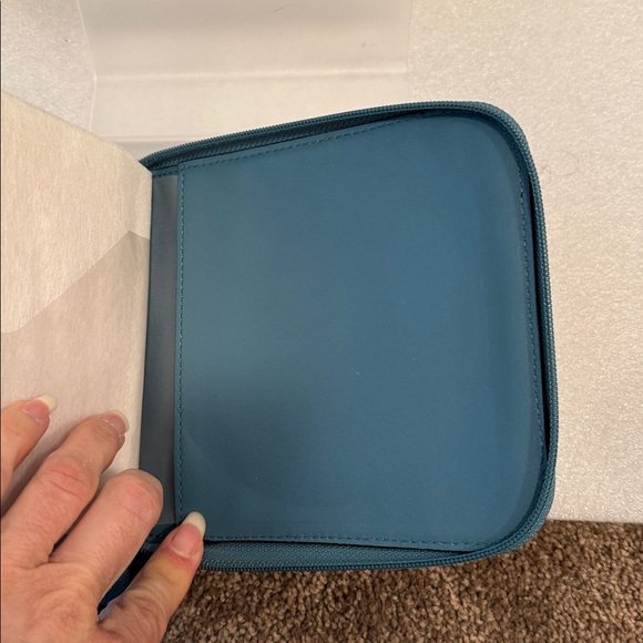 Coach signature logo kissing Cs CD/DVD holder blue trim vintage - Picture 5 of 6